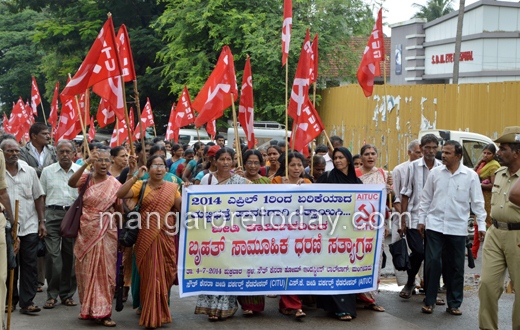 Beedi workers protest again demanding DA